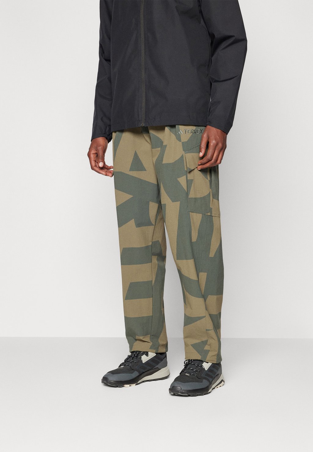 

Брюки XPLORIC LOOSE CARGO PRINTED Adidas Terrex, темно-серый