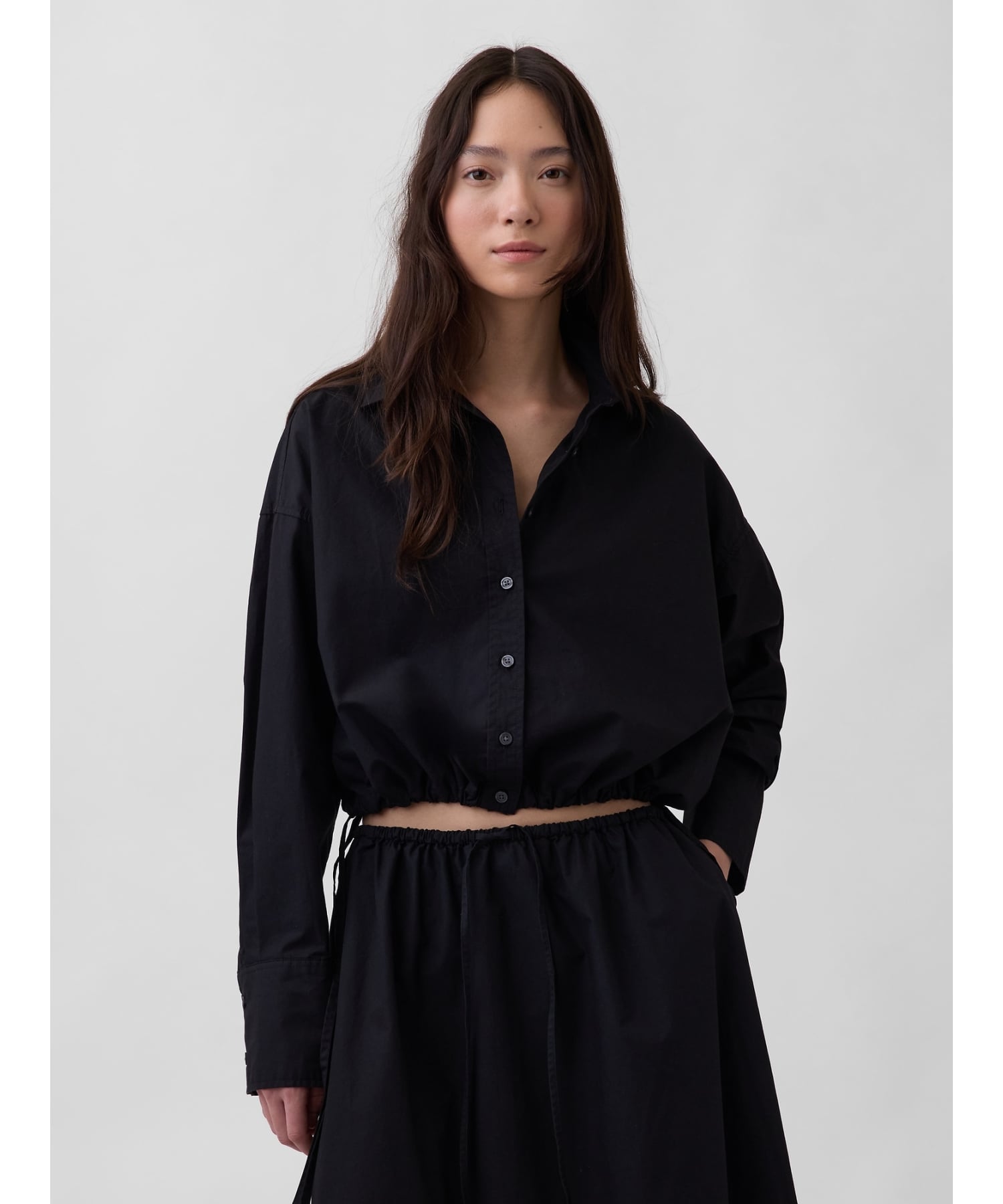 (W) Укороченная рубашка оверсайз из поплина с ленточным краем GAP, BLACK — фото 2