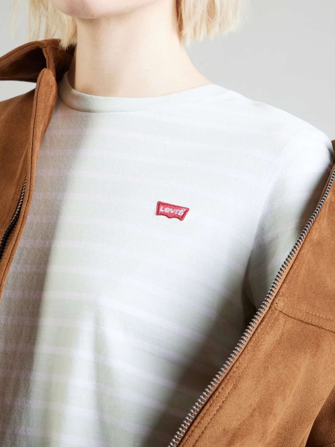 LEVI'S  Футболка 'Perfect Tee' в пастельно-голубом цвете — фото 2