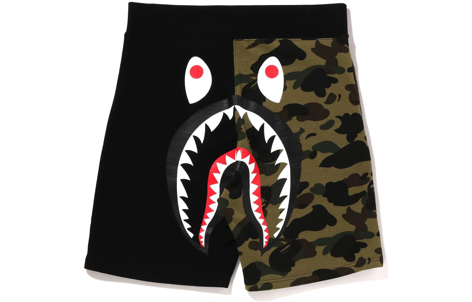 

BAPE 1st Camo Back Shark Sweat Shorts A Bathing Ape, зеленый