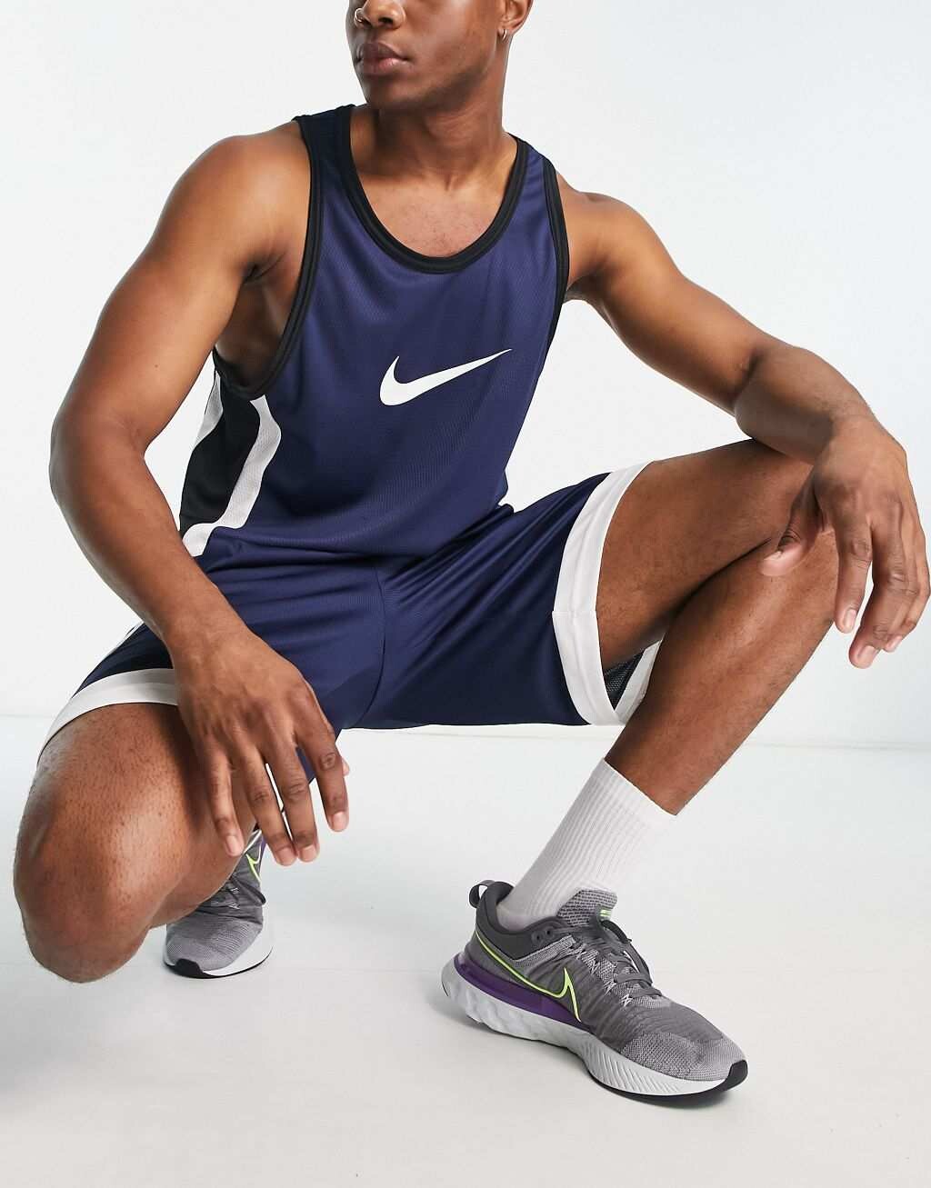 

Синяя майка с логотипом Nike Basketball Icon