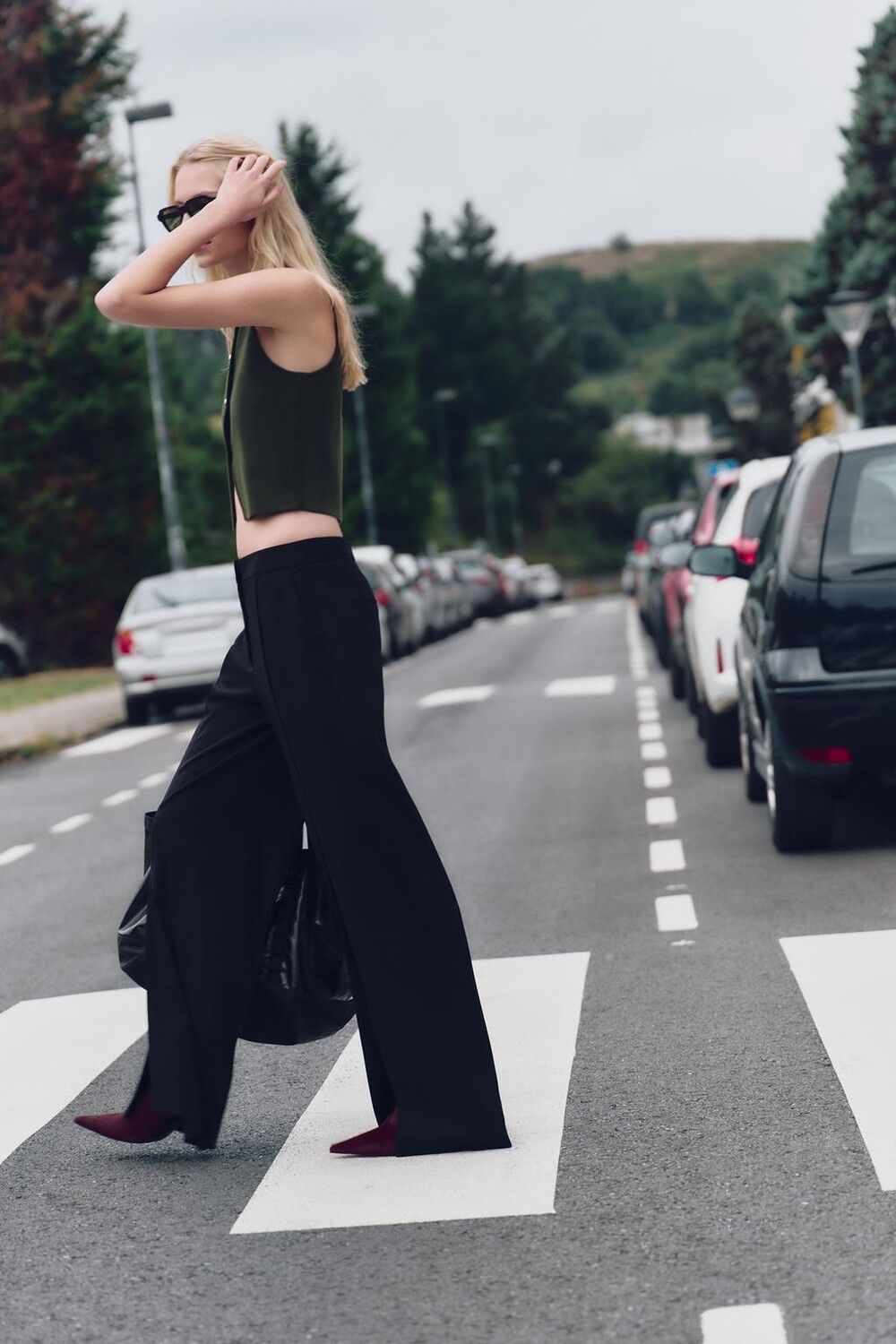 

Широкие брюки с шлицами ZARA, черный