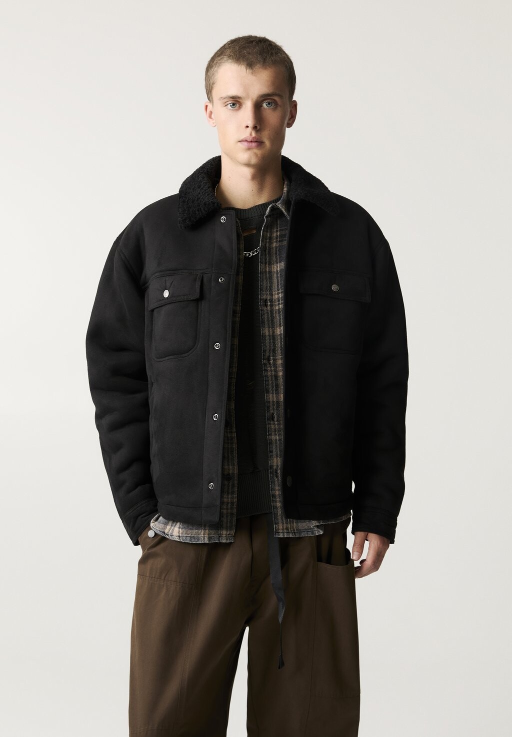 

Куртка из искусственной кожи WITH COLLAR PULL&BEAR, черный