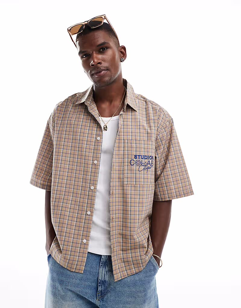 

Рубашка свободного кроя в клетку с принтом на груди ASOS DESIGN коричневого цвета