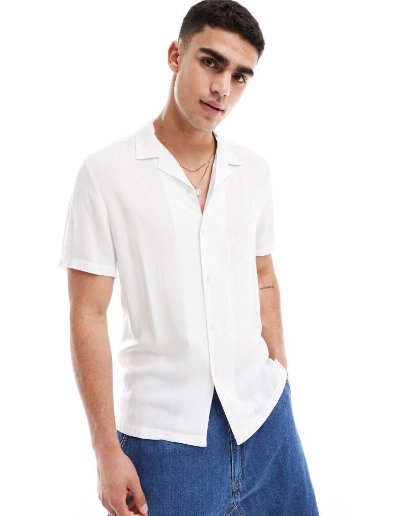 

ASOS DESIGN - Рубашка из вискозы белого цвета с лацканами