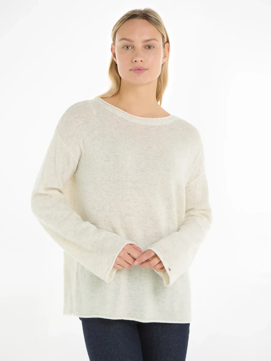 

Вязаный свитер Tommy Hilfiger "SOFT WOOL BOAT-NK SWEATER", изготовлен из мягкой шерсти, прочный, дышащий и неподвластный времени, премиум-класса, белый