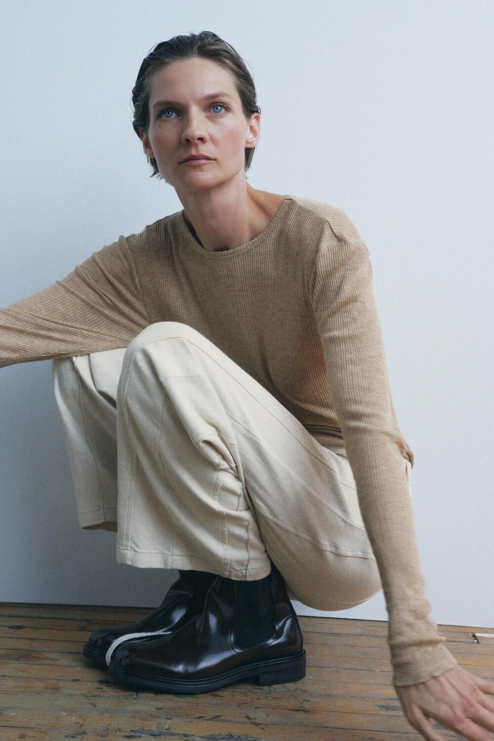 

Футболка с длинным рукавом в ребребне ZARA, бежевый