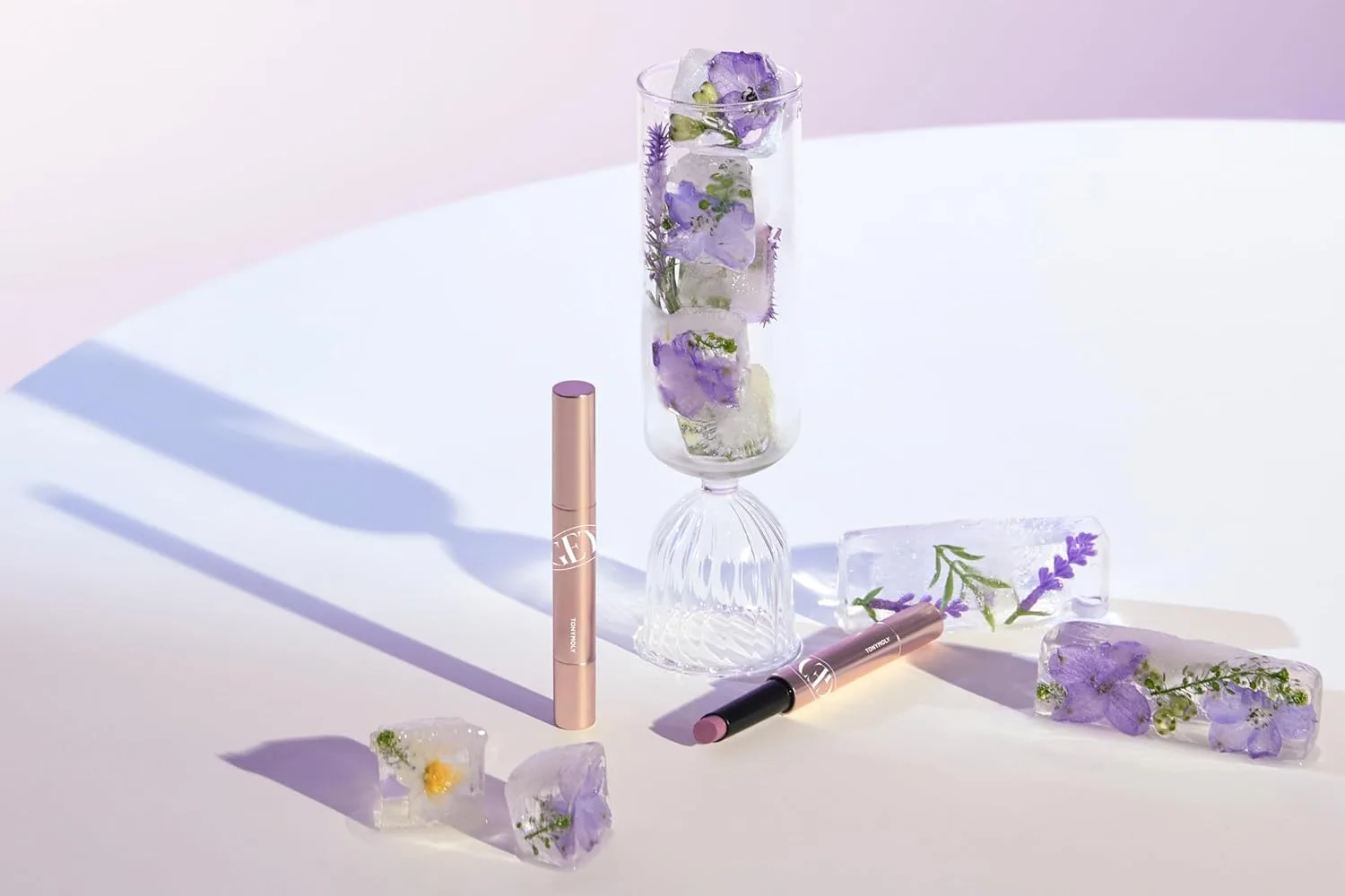 TONYMOLY Get It Tint Glaze Balm, Lavender Blossom | Увлажняющий и придающий объем тонирующий бальзам для губ с глянцевым финишем | Корейский карандаш для губ для гладких, увлажненных и блестящих губ, 07 Lavender Blossom — фото 3