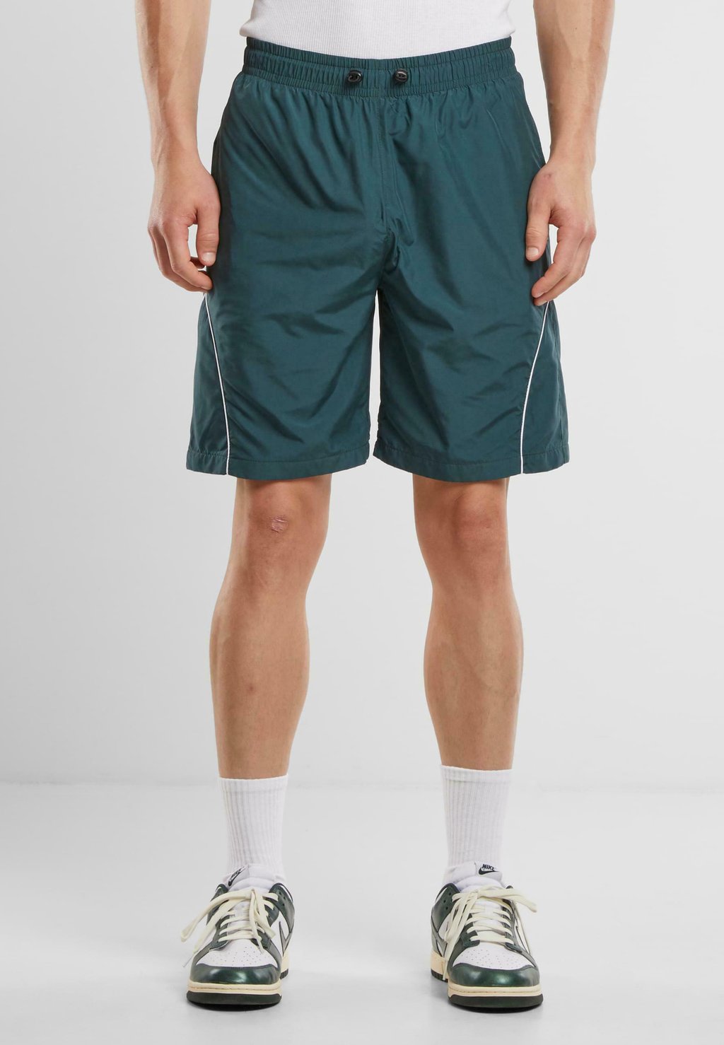 

Шорты PIPED PANEL - Tracksuit bottoms Urban Classics, темно-зеленый