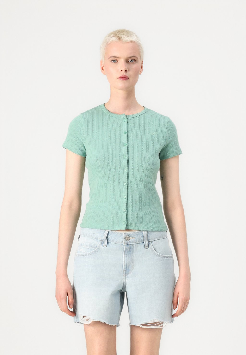 

Топ EMEA CLEAN GIRL POINTELLE ICON BUTTON Hollister Co., светло-зеленый