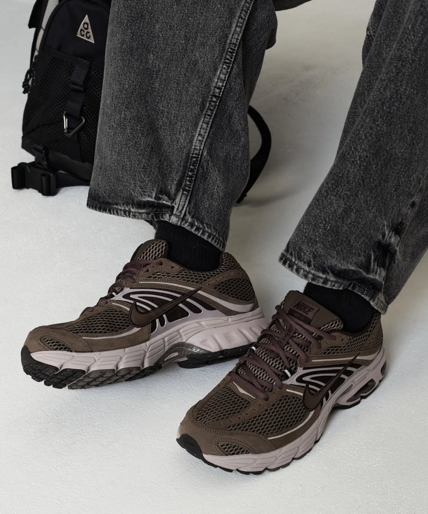 Мужские кроссовки Nike Air Max Moto 2K с амортизацией коричневые
