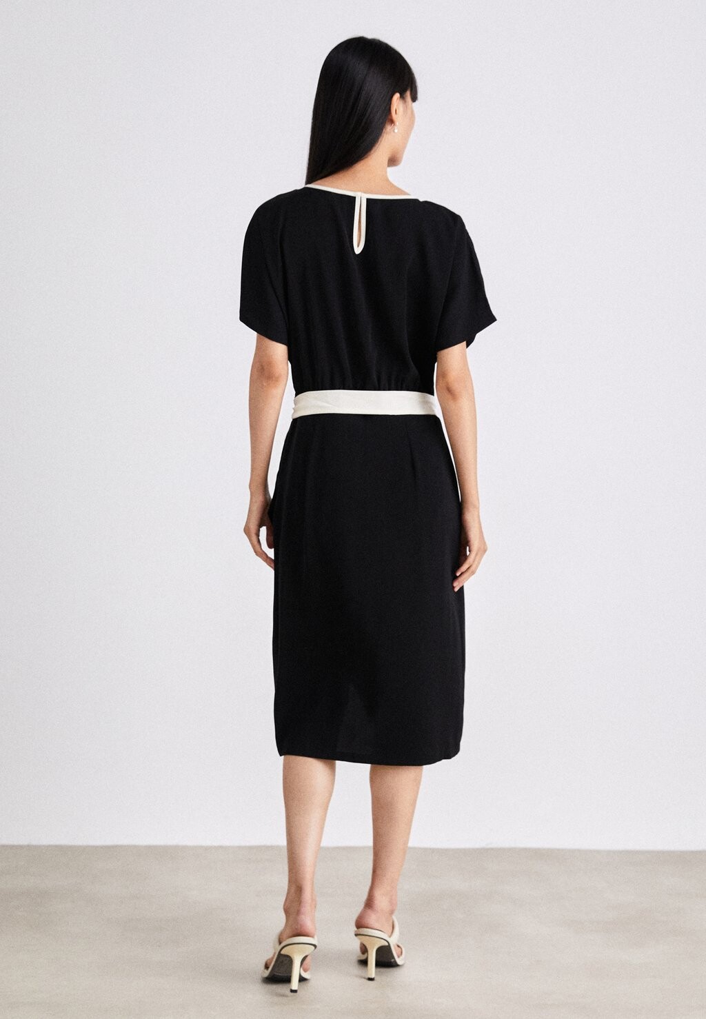 

Коктейльное платье DOLMAN WRAP DKNY, черный