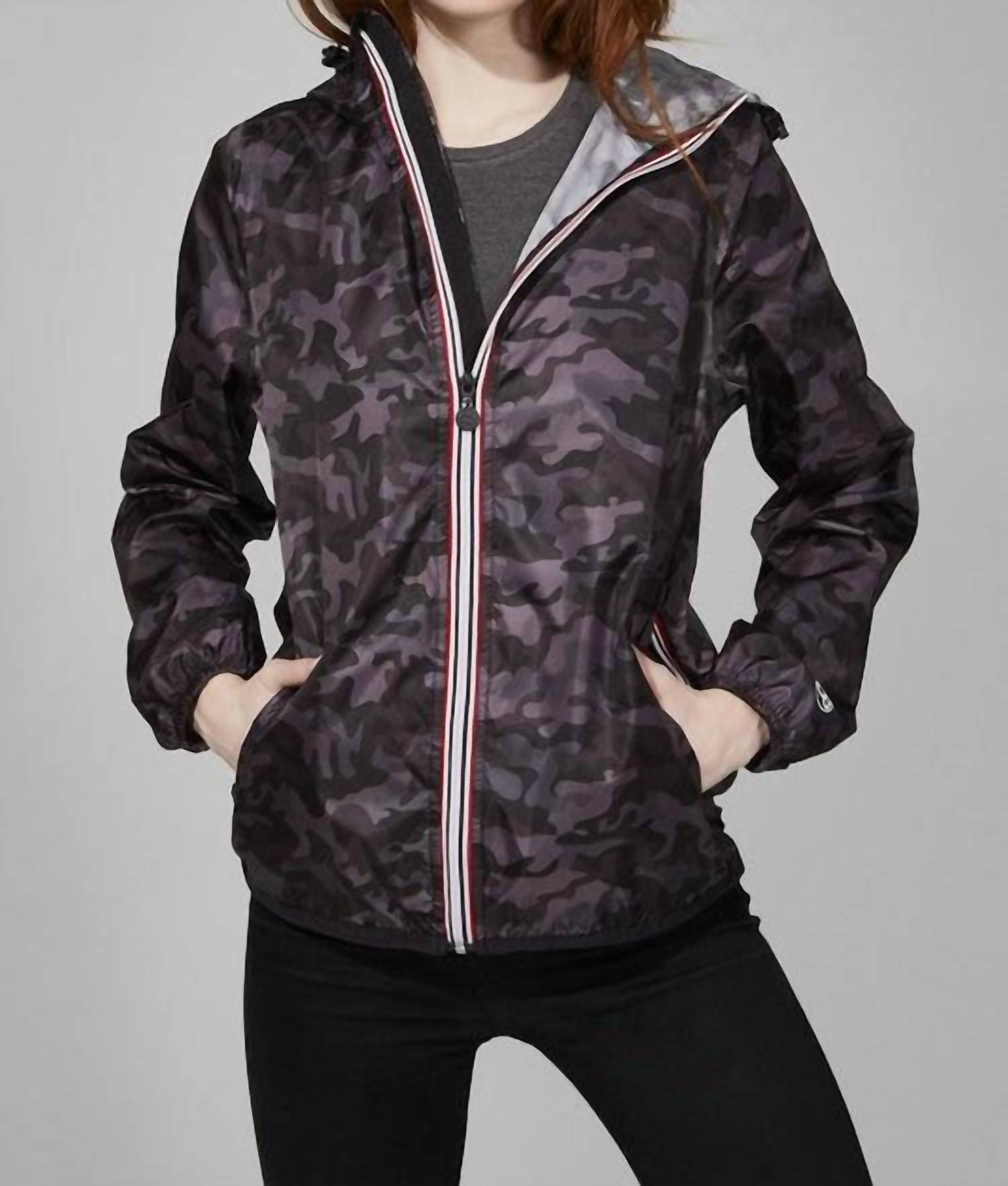 

Куртка-дождевик в черном камуфляже 08 Lifestyle