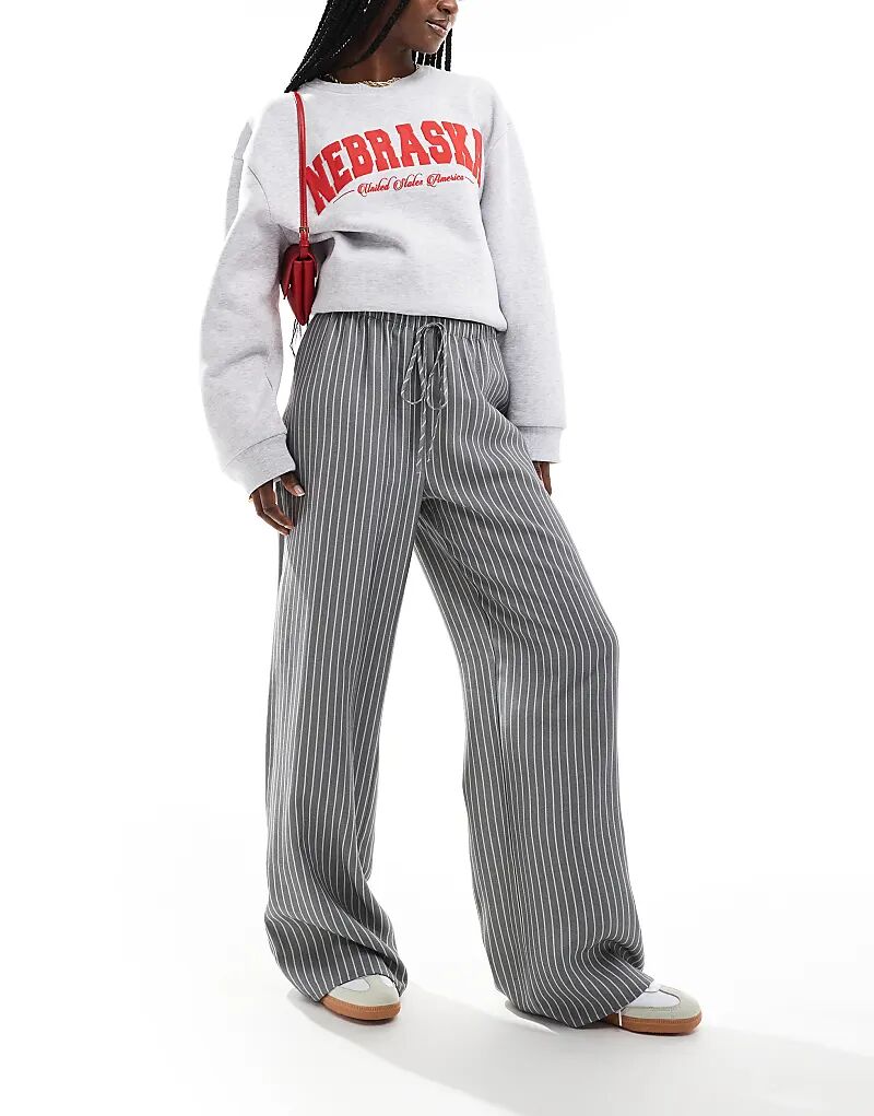 

Широкие брюки в серую полоску ASOS DESIGN