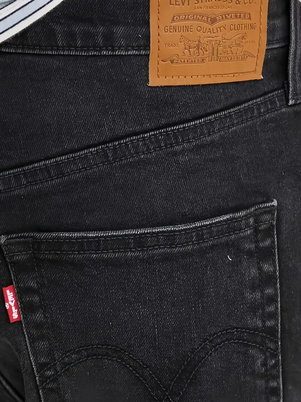 Потертые шорты Levi'S, черный — фото 4