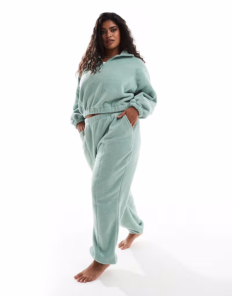 

Спортивные брюки Curve Lounge из микрофлиса цвета шалфея Asos Curve