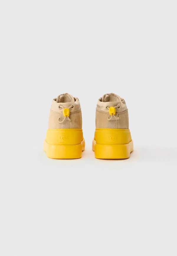 Ботинки neumel на шнуровке до щиколотки Ugg, Mustard Seed/Summer Wheat — фото 3