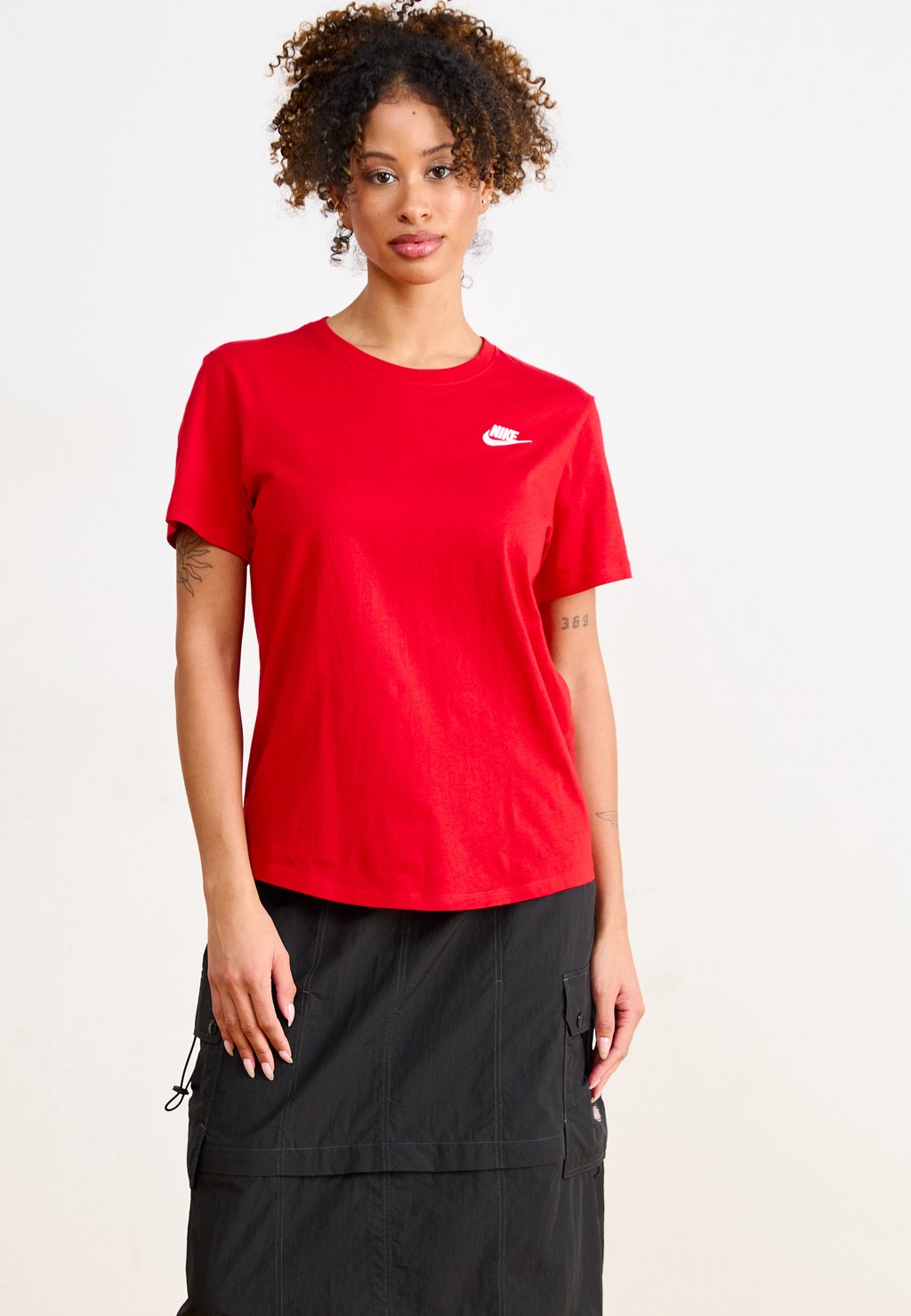 

Базовая футболка CLUB TEE Nike Sportswear, красный