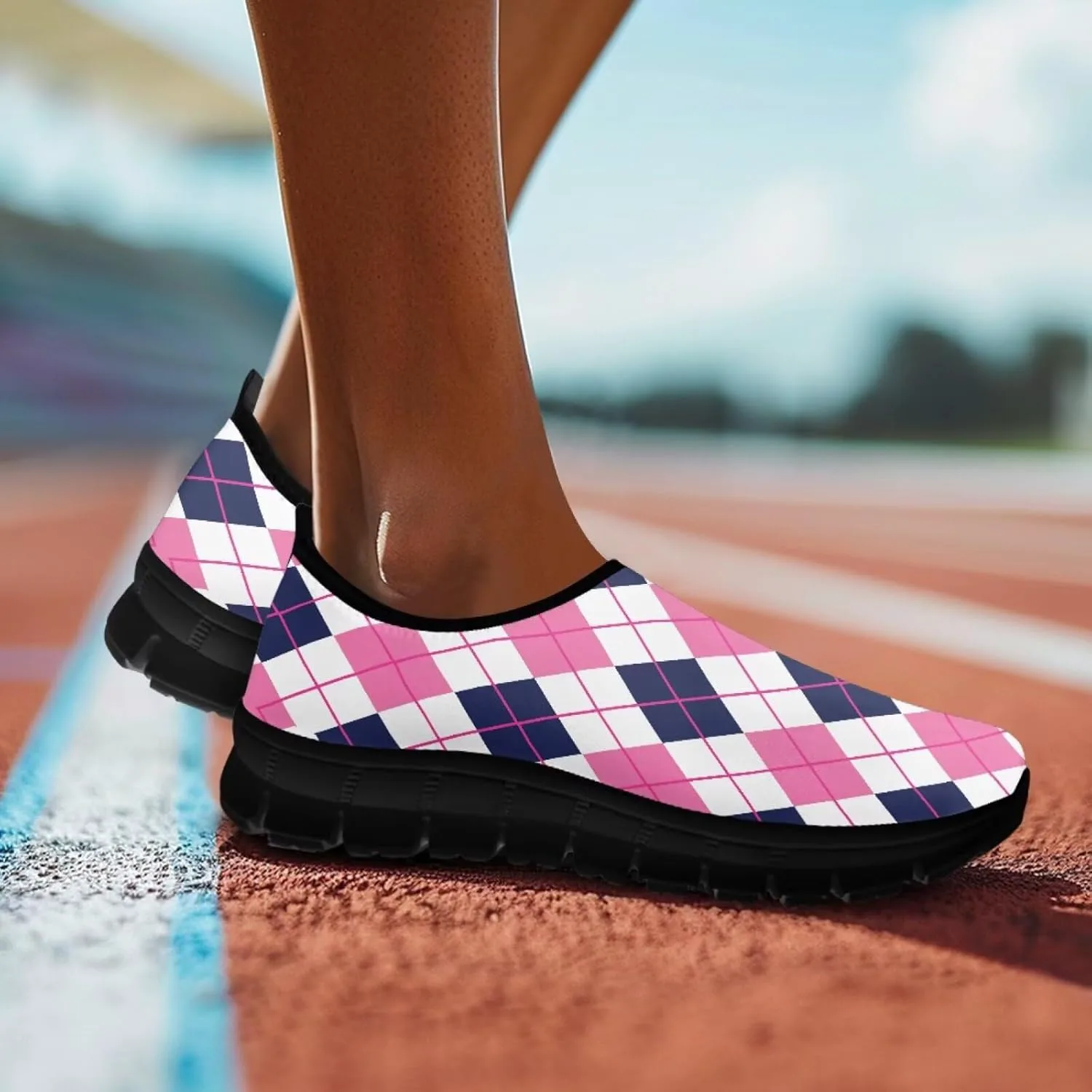 Женские кроссовки Howilath Slip on, дышащие повседневные лоферы для бега, удобная обувь без шнурков с противоскользящей подошвой, розовый — фото 2