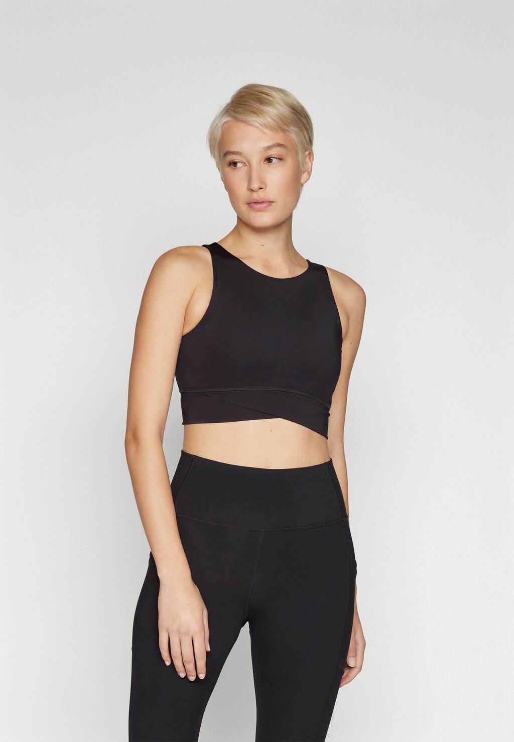 

Спортивный бюстгальтер с легкой поддержкой CROSS OVER Hunkemöller, цвет black