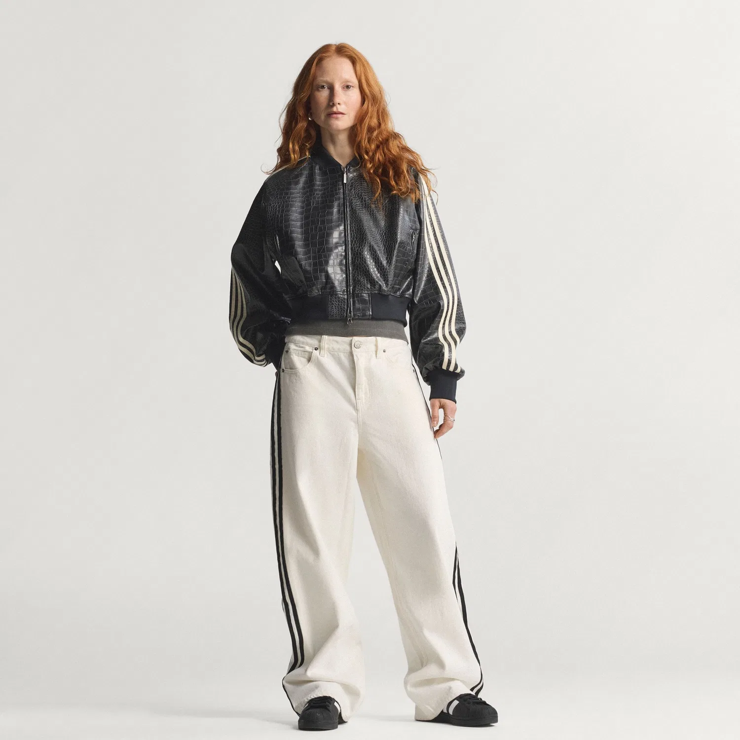 Женская чёрная куртка из синтетической кожи SST от Adidas