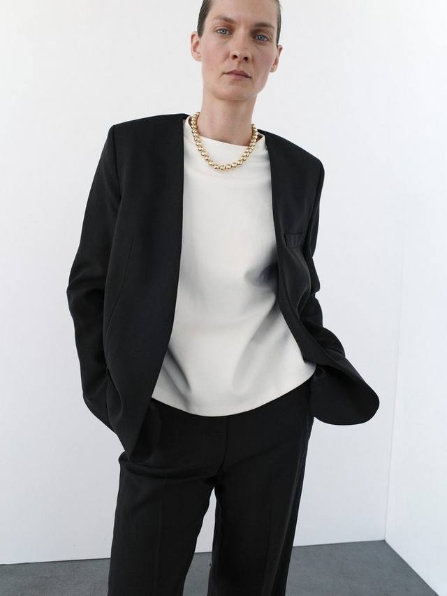 

Прагa безворотниковый блейзер Mango, Black