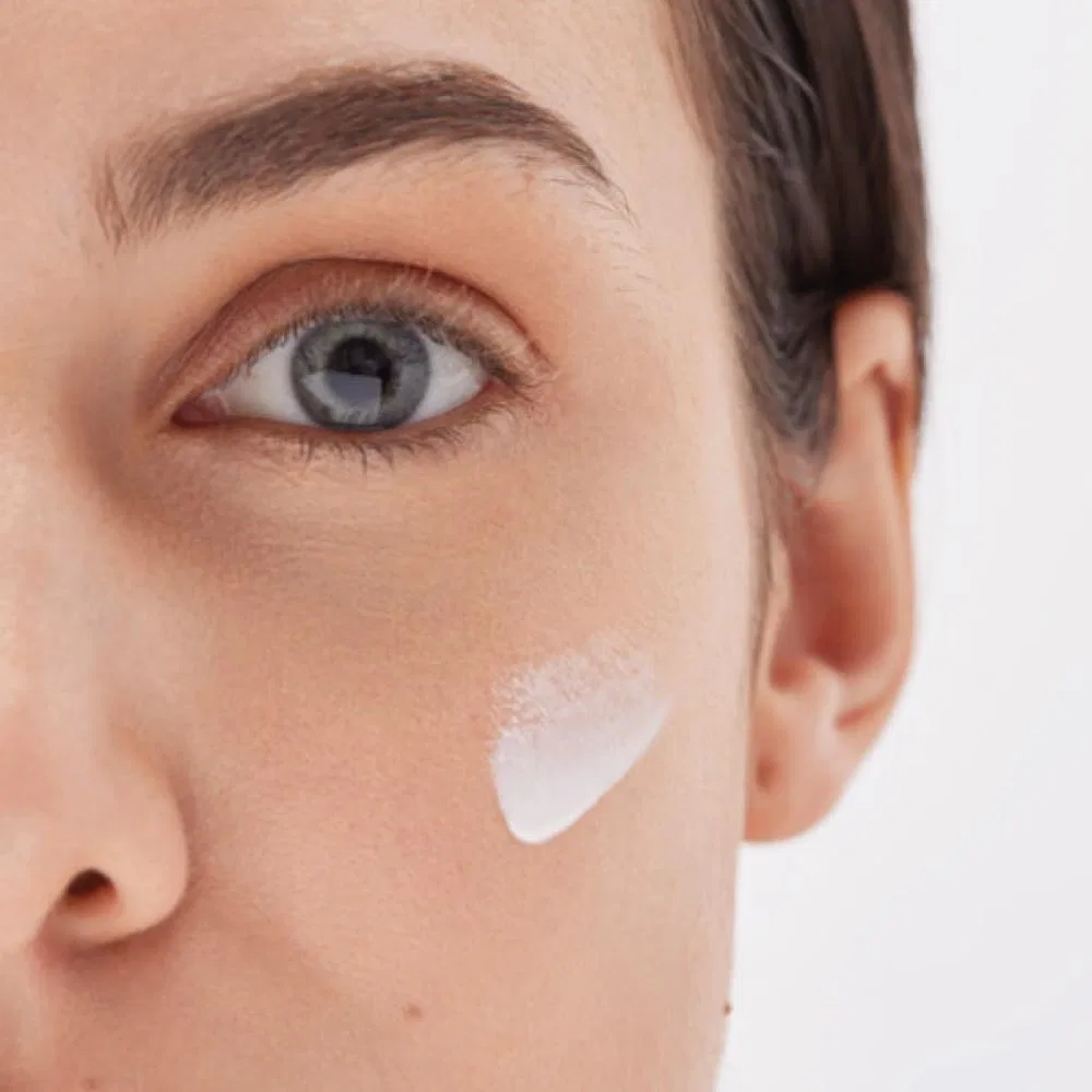Матирующий солнцезащитный флюид «Super Fluid Frosting Photoprotector SPF 50» от Babé-Labor Laboratorios Babe — фото 2