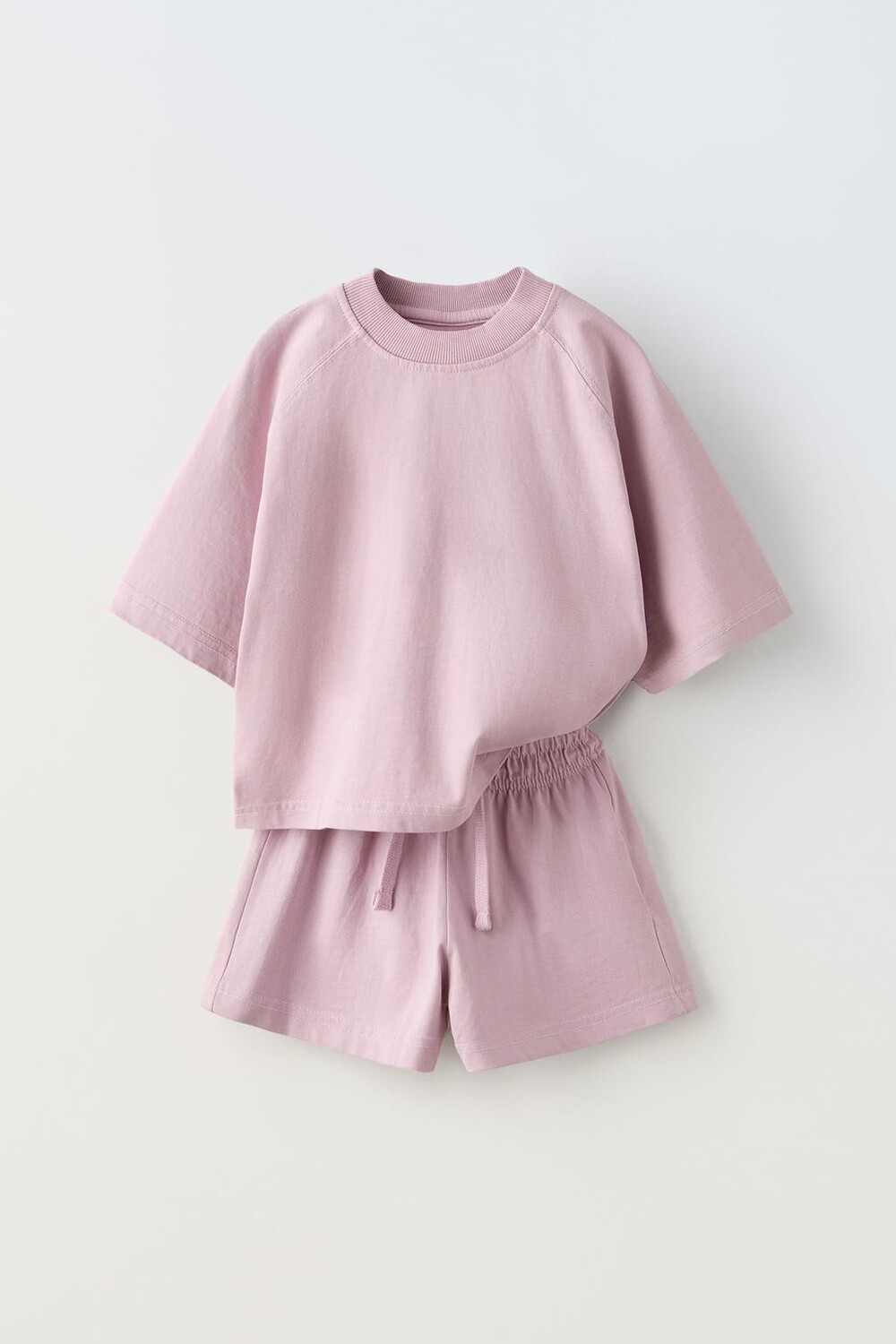 

Комплект из футболки и шортов-бермуд ZARA, лиловый