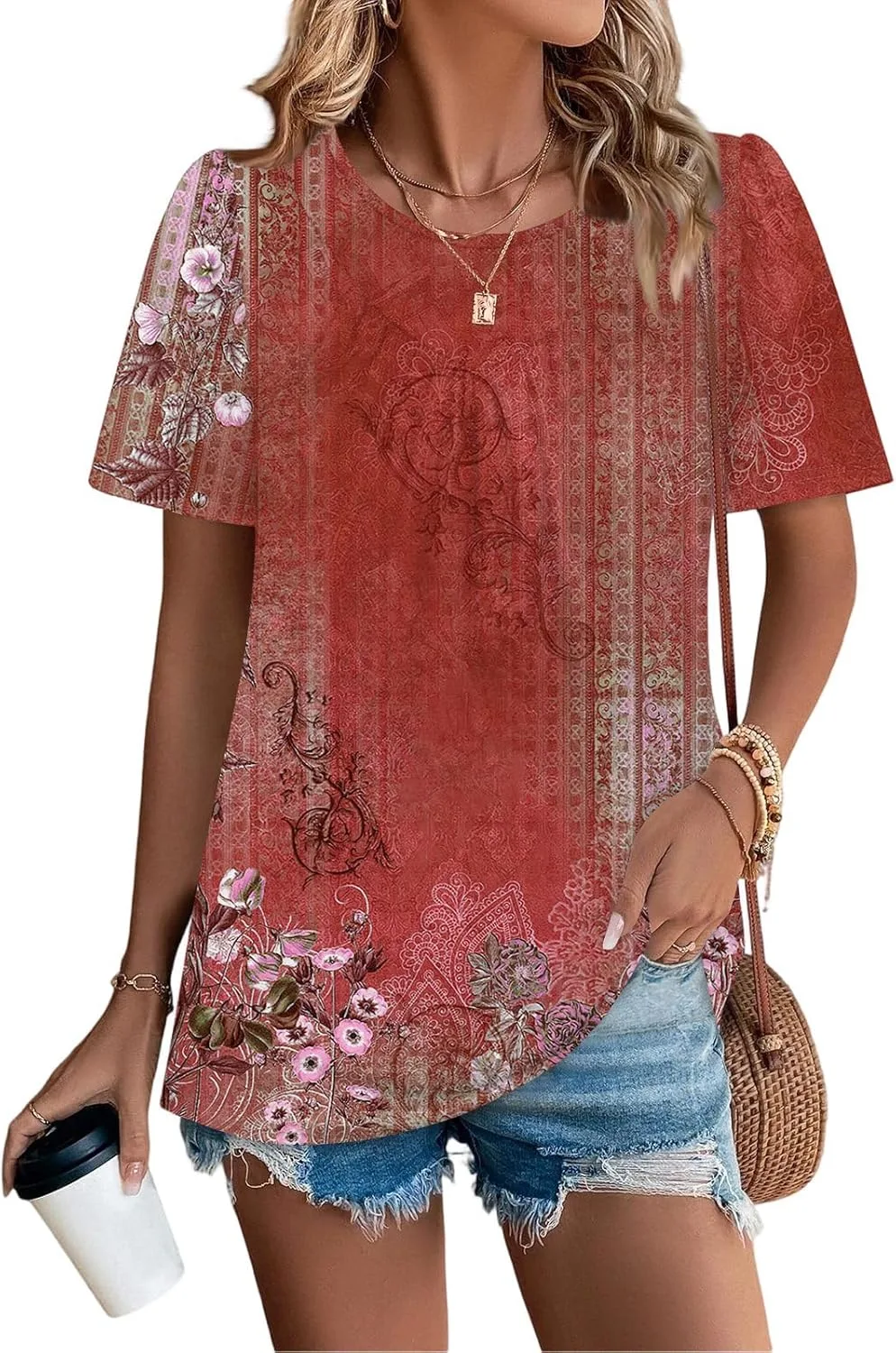 

Женская футболка с коротким рукавом и принтом