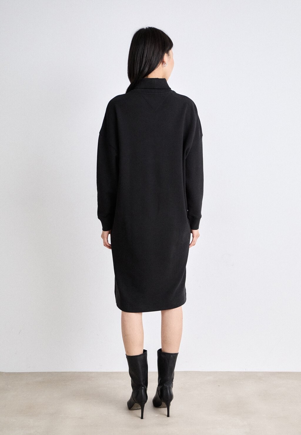 

Повседневное платье VARSITY MOCK NECK DRESS Tommy Hilfiger, черный