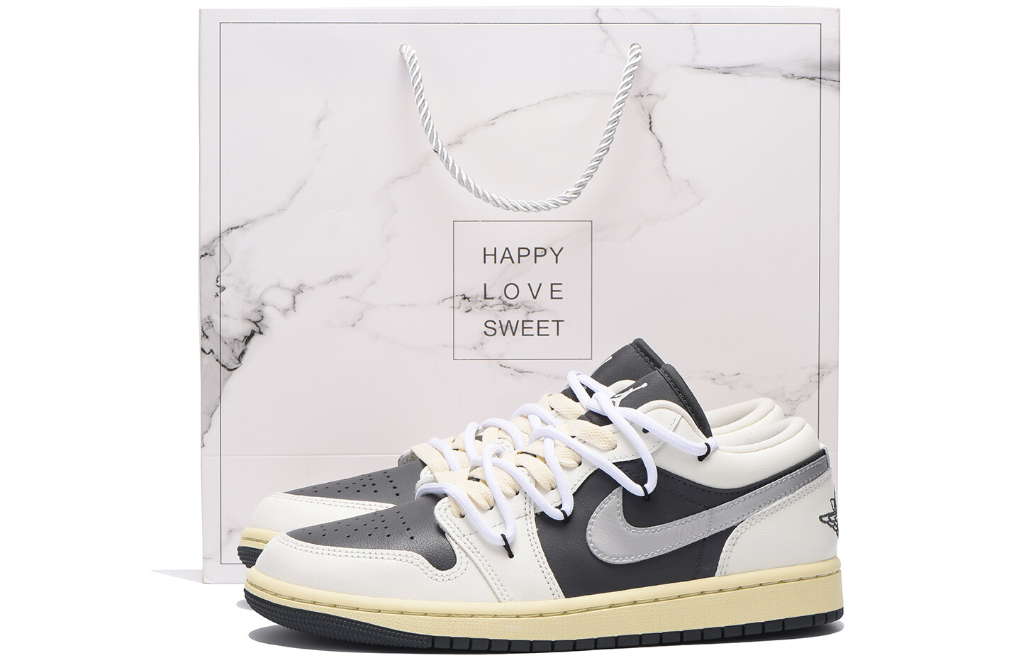 

Кроссовки Air Jordan 1 Vintage Basketball Shoes Women's Low-top Black/White, черный/белый