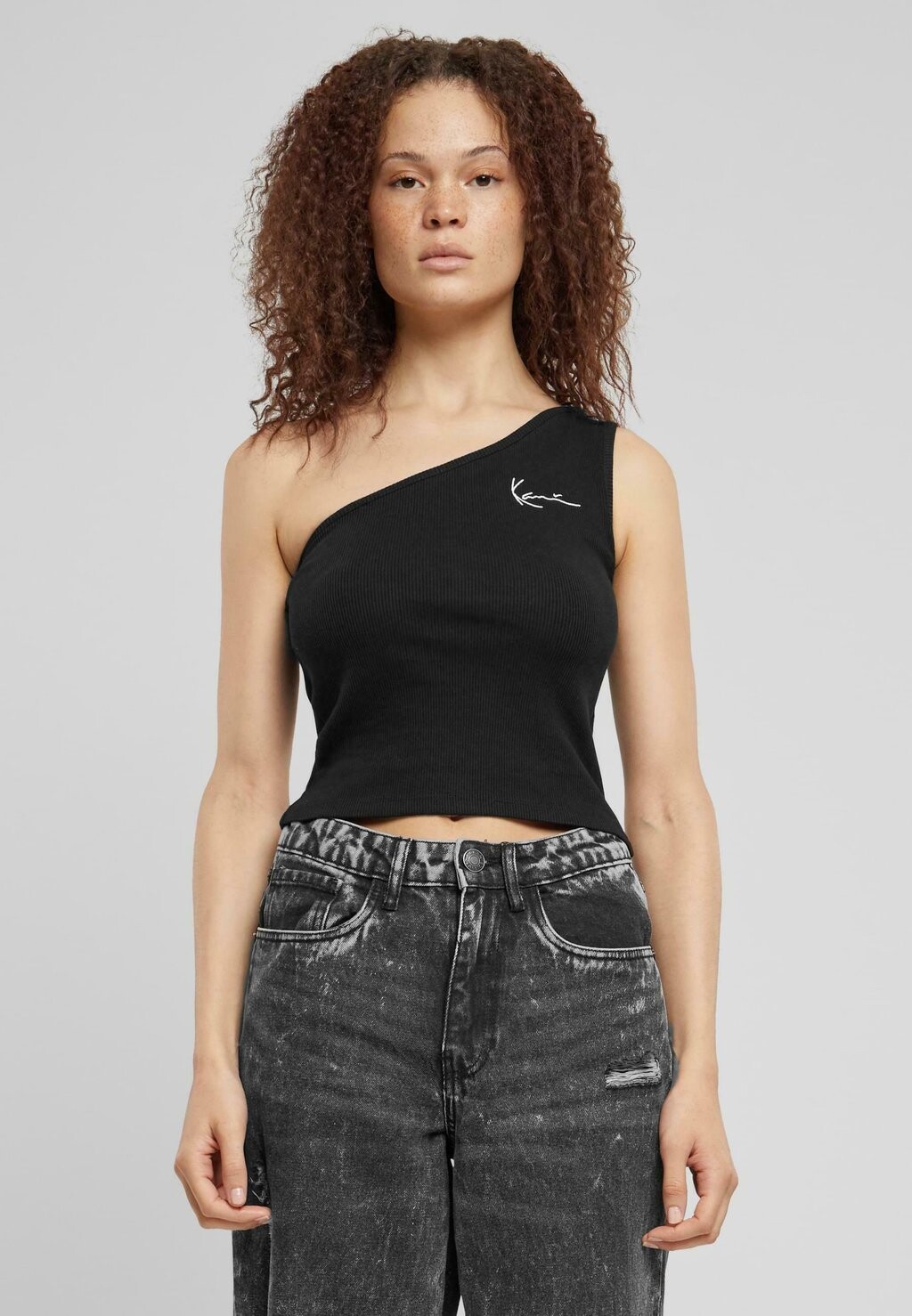 

Топ CHST SIGNATURE ESSENTIAL ASYMMETRIC Karl Kani, цвет black