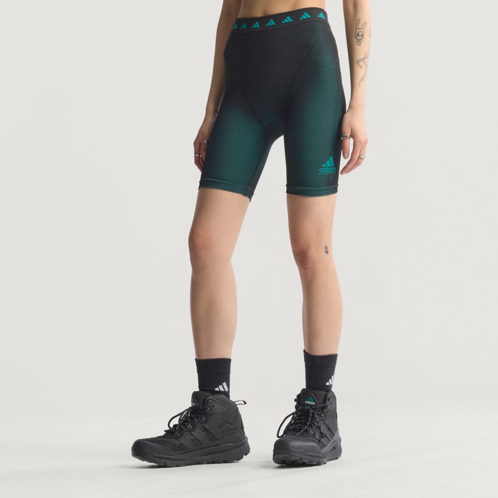 

Спортивные шорты-леггинсы Adidas Equipment Shorts, цвет Black/Equipment Green