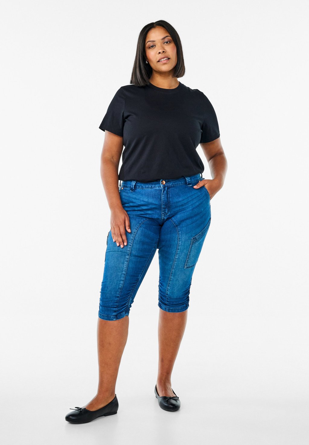 

Джинсовые шорты SLIM FIT CAPRI MIT TASCHEN Zizzi, цвет Dark Blue Denim