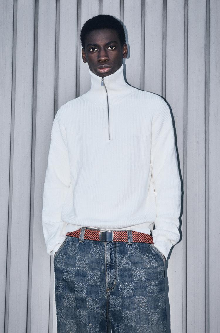 

Джемпер с застежкой-молнией на вороте Pull And Bear, белый