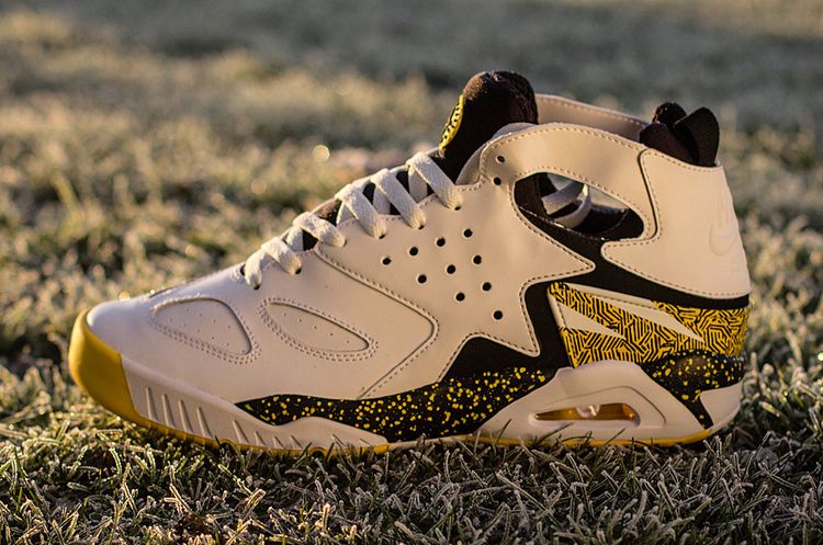 

Кроссовки Air Tech Challenge Huarache 'White Tour Yellow', белый