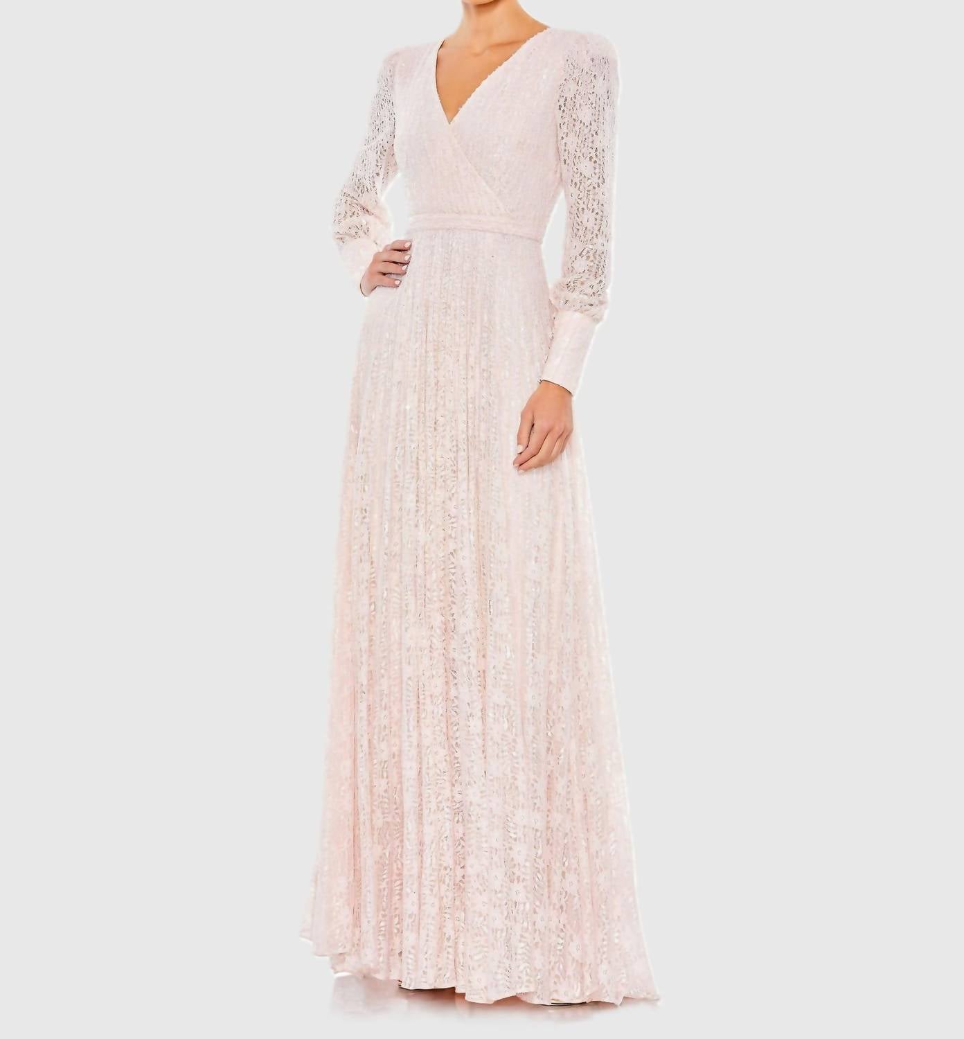 

Бусированное кружевное платье с длинными рукавами и запахом в нежно-розовом цвете Mac Duggal