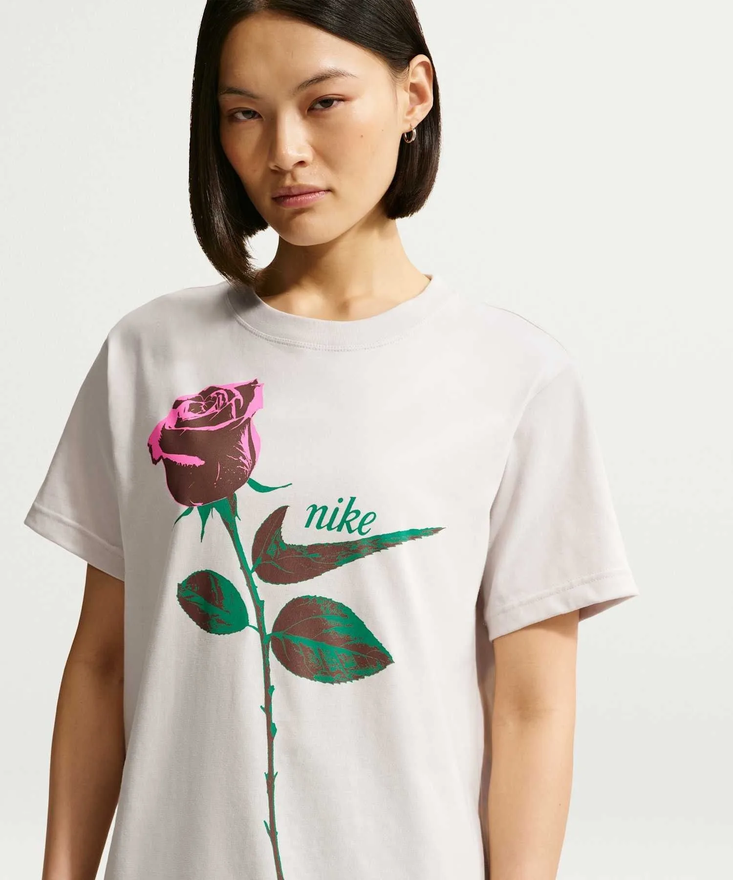 Женская футболка оверсайз NIKE Sportswear IR7827-072 белая