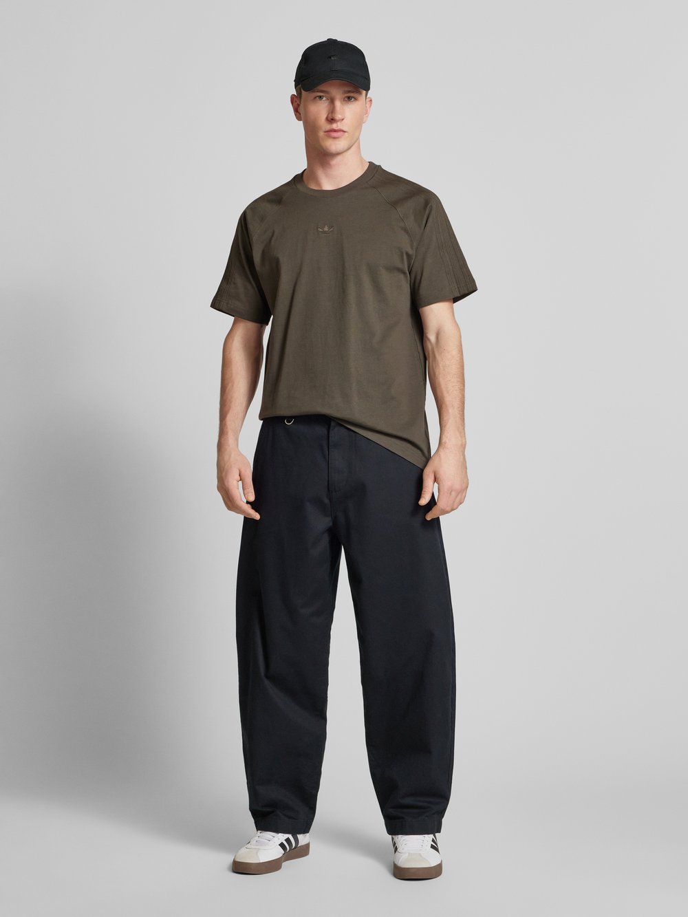 

Футболка с вышитой этикеткой adidas Originals, антрацит