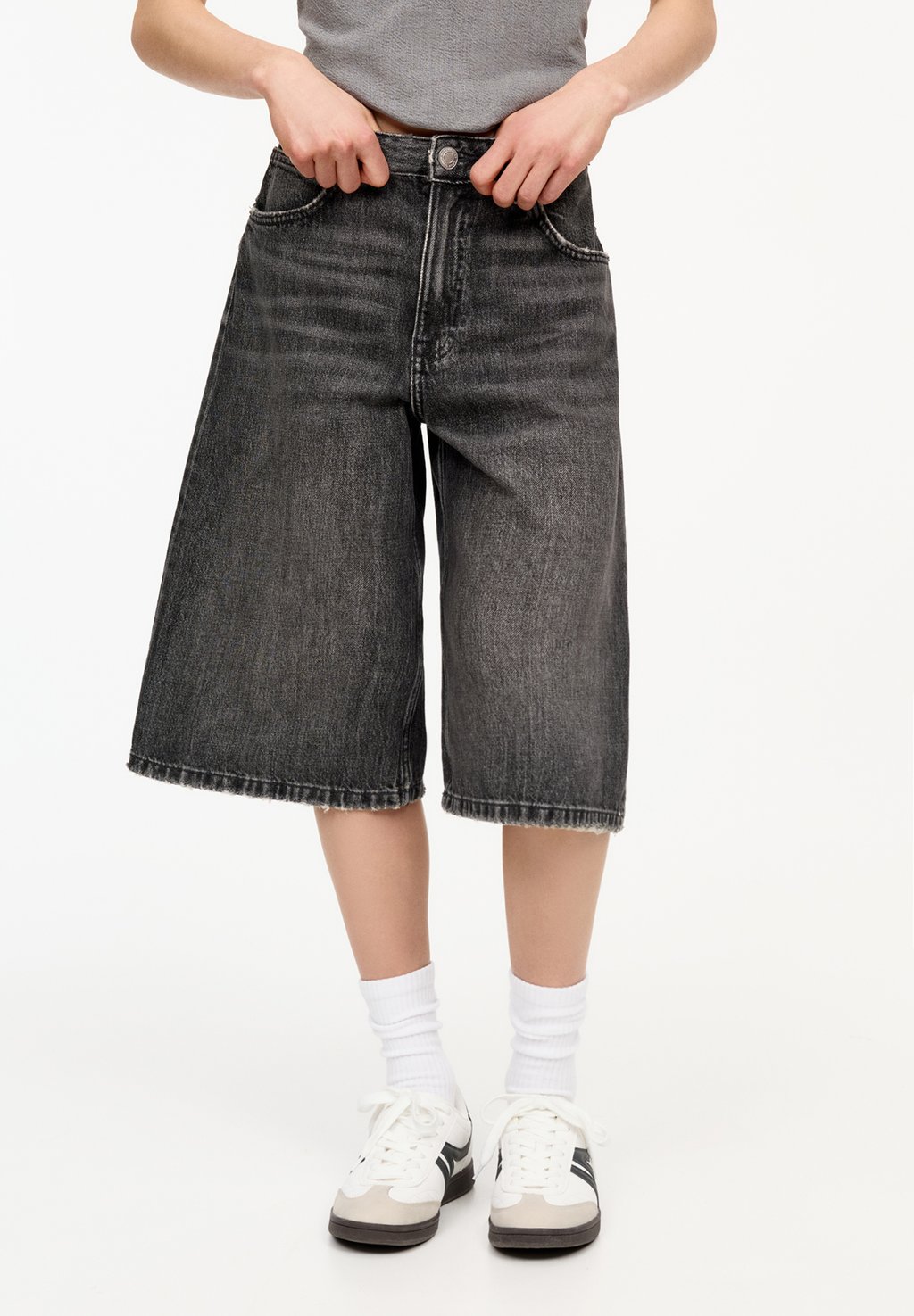 

Джинсовые шорты LOW-RISE PULL&BEAR, коричневый