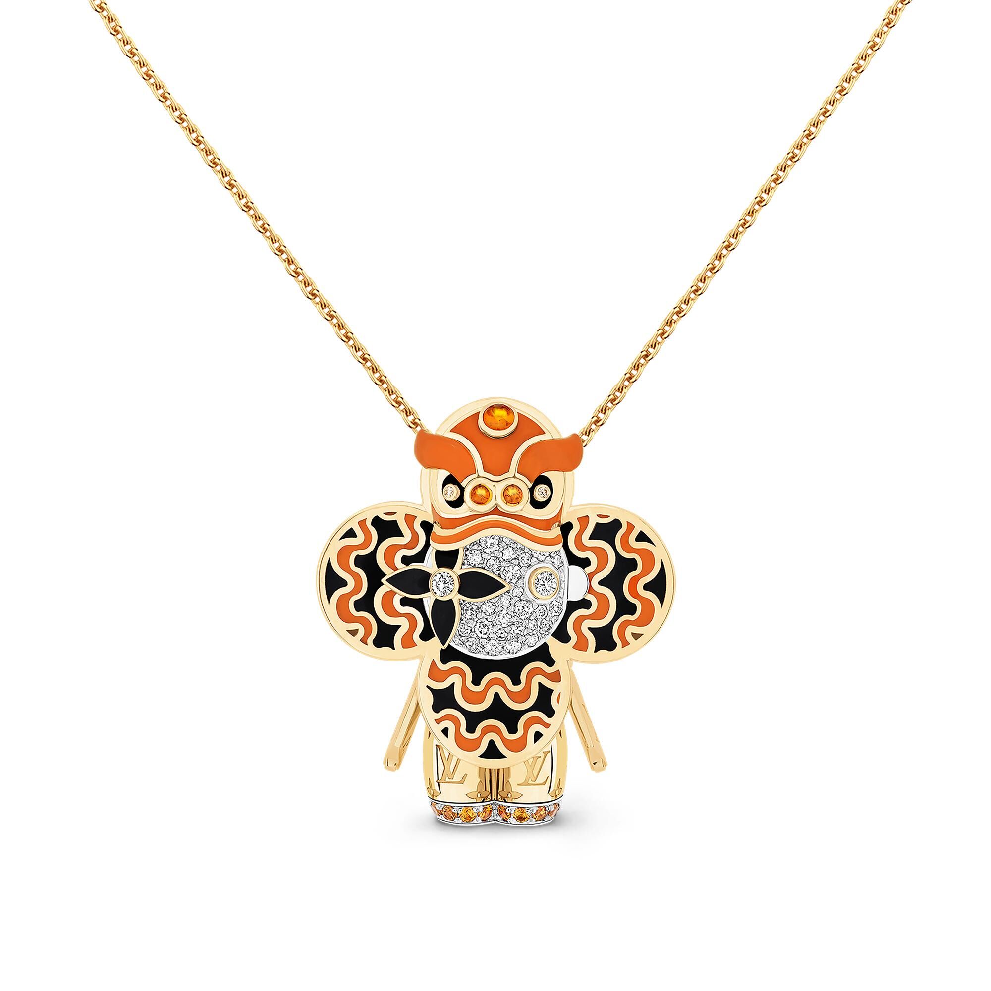 

Подвеска Vivienne Orange Lion Dance, желтое золото, белое золото, лак, бриллианты и цветные камни Louis Vuitton, золотой