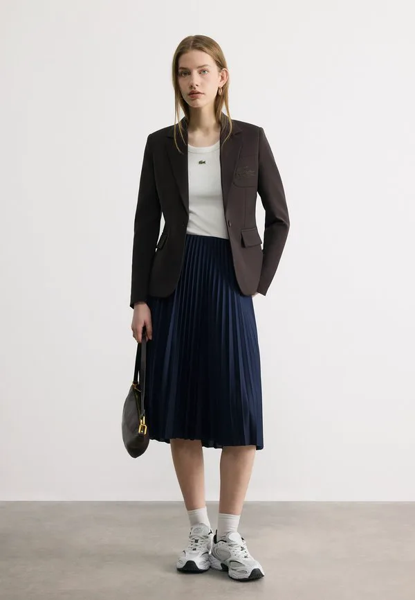 Блейзер Lacoste Dark Brown, приталенный крой, коричневый — фото 2