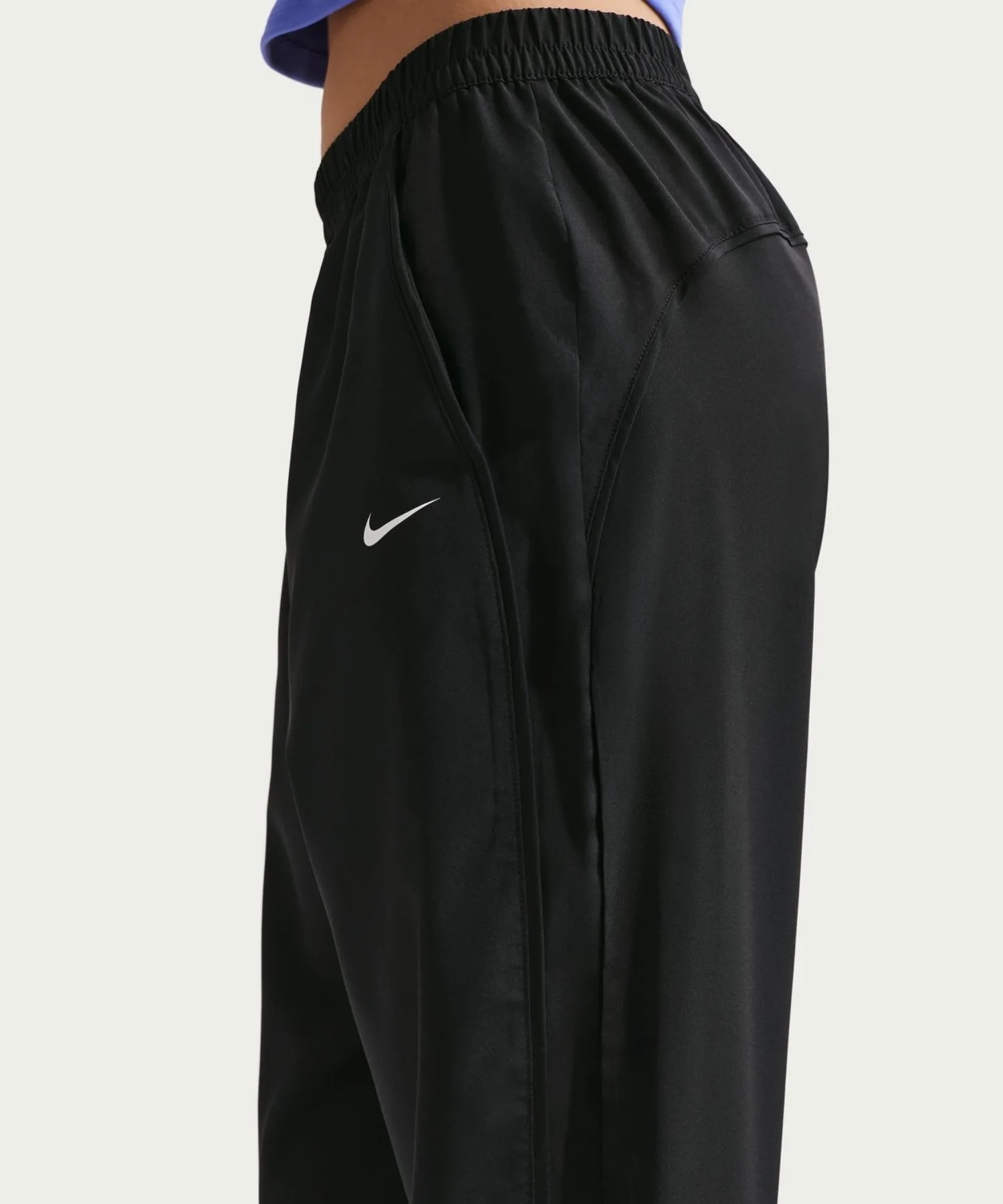 Женские брюки Nike One DF MR Woven черные — фото 3