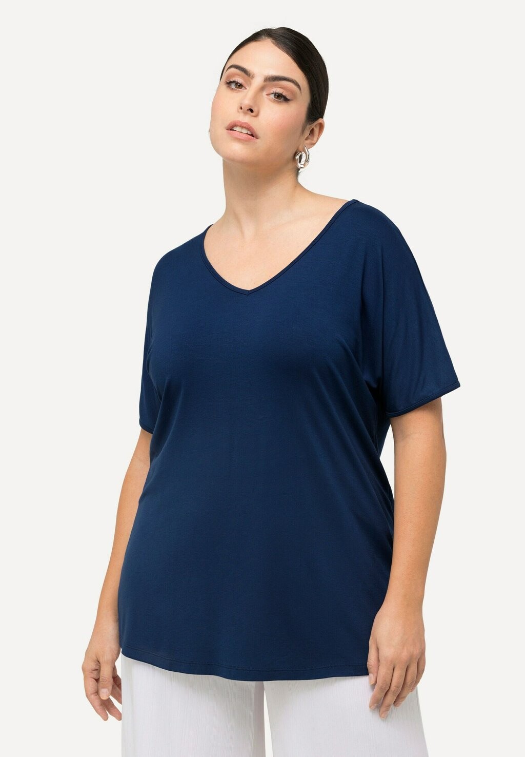 

Базовая футболка CUTOUT SHORT SLEEVE TEE Ulla Popken, сине-серый