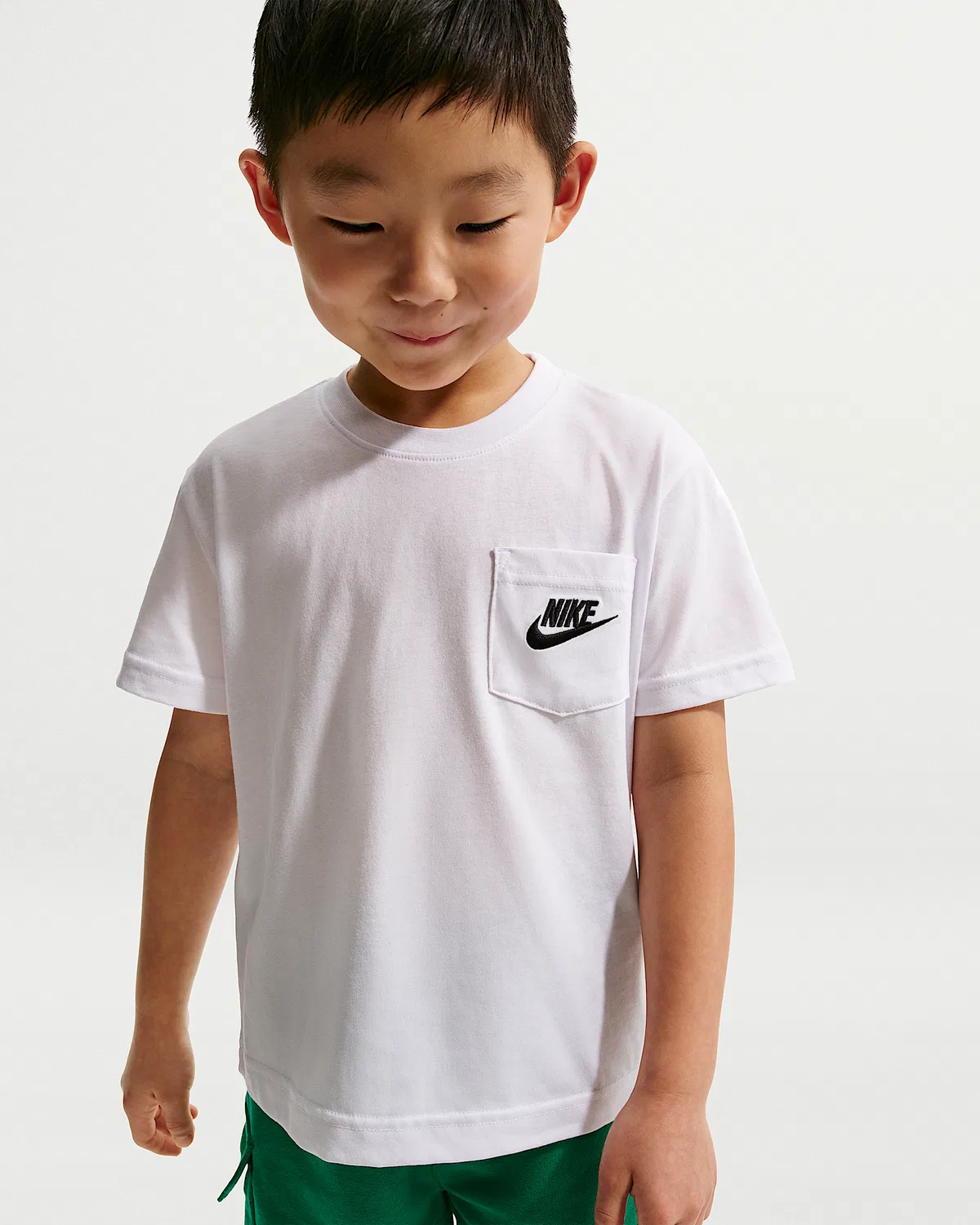 Детский комплект: футболка с карманом и шорты из французского трикотажа Nike Sportswear, Malachite — фото 2