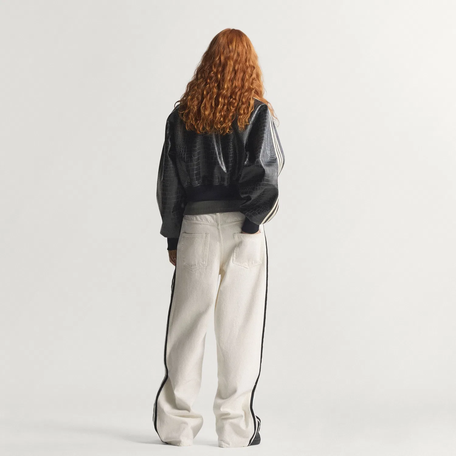 Женская чёрная куртка из синтетической кожи SST от Adidas — фото 2