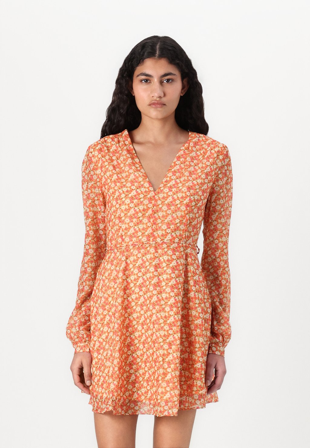 

Повседневное платье LONG SLEEVE WRAP DRESS WITH V NECK Glamorous, цвет Ditsy Watercolour