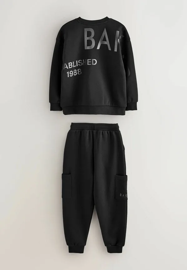 Спортивный костюм стандартного кроя с графическим принтом в виде букв Baker By Ted Baker, Black — фото 2