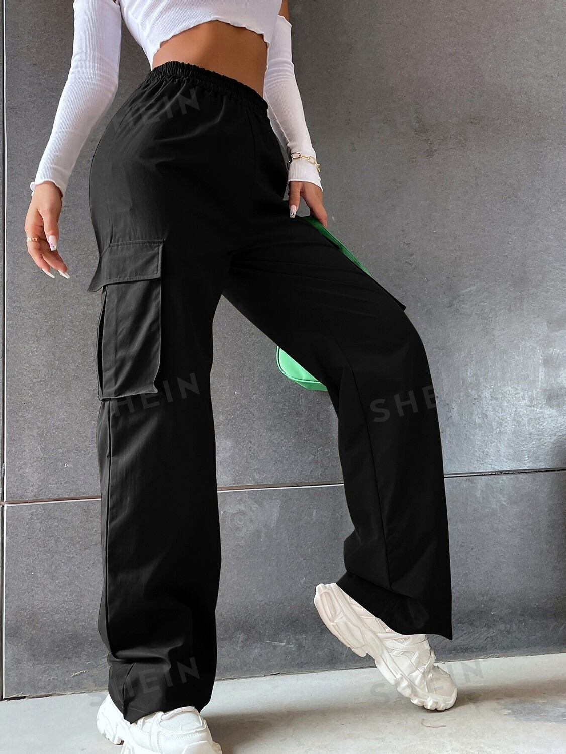 

EZwear Брюки-карго, карманы с клапанами, однотонные, завышенная талия Shein, черный