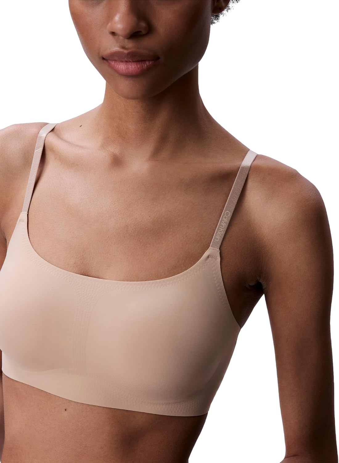 Женский бюстгальтер-бралетт Calvin Klein Invisibles Comfort Seamless с регулируемыми узкими бретельками, Bare — фото 4